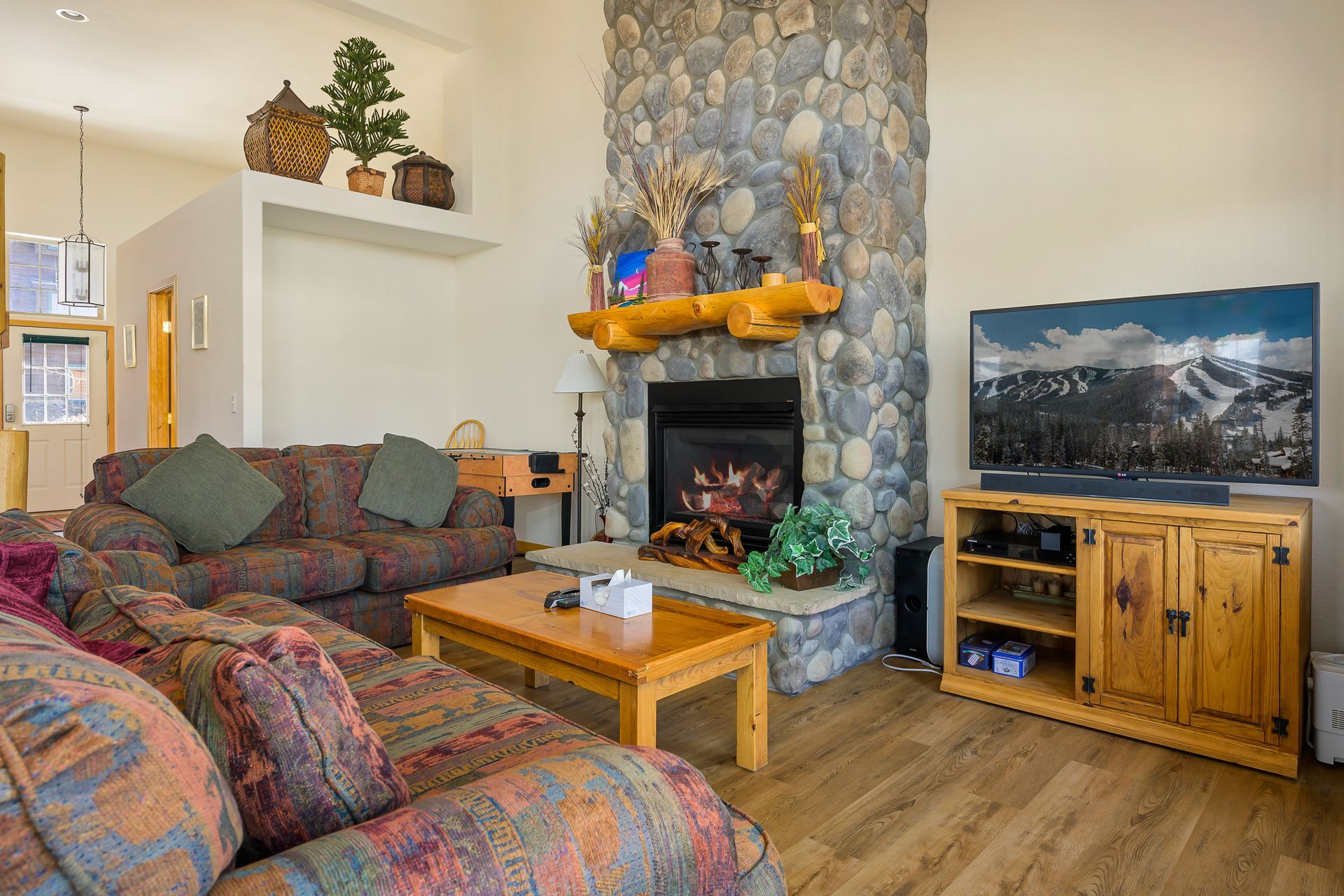 Snow Capped Properties. Long term rentals. Seasonal Rentals. Medium term rentals. Realty. Sales. Real estate agent.