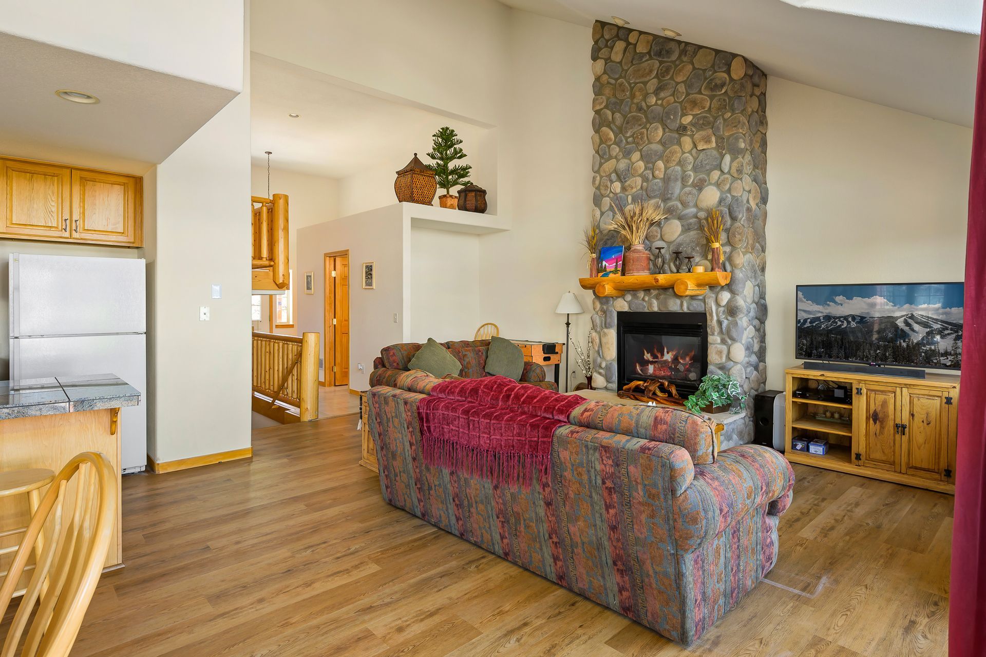 Snow Capped Properties. Long term rentals. Seasonal Rentals. Medium term rentals. Realty. Sales. Real estate agent.