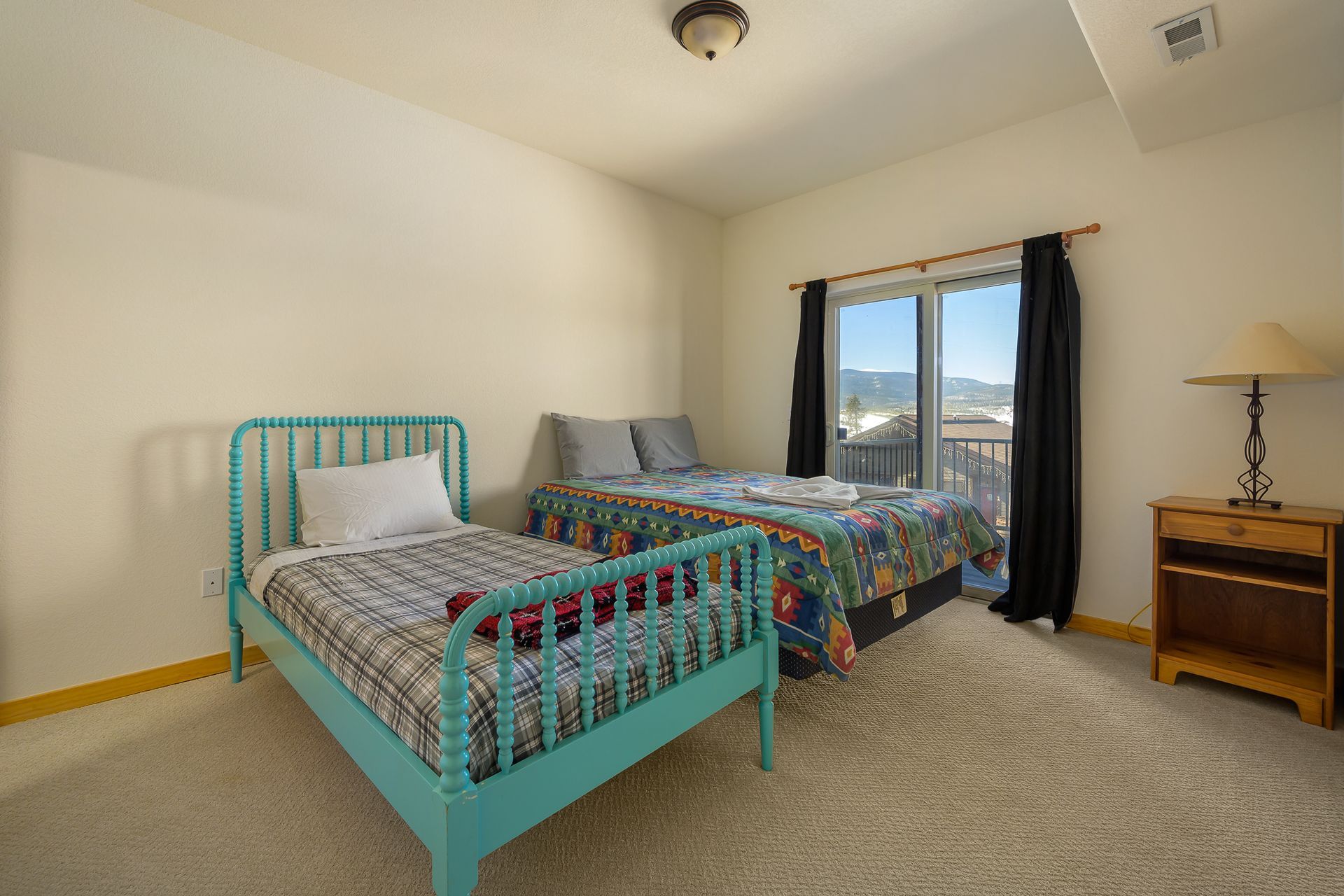 Snow Capped Properties. Long term rentals. Seasonal Rentals. Medium term rentals. Realty. Sales. Real estate agent.