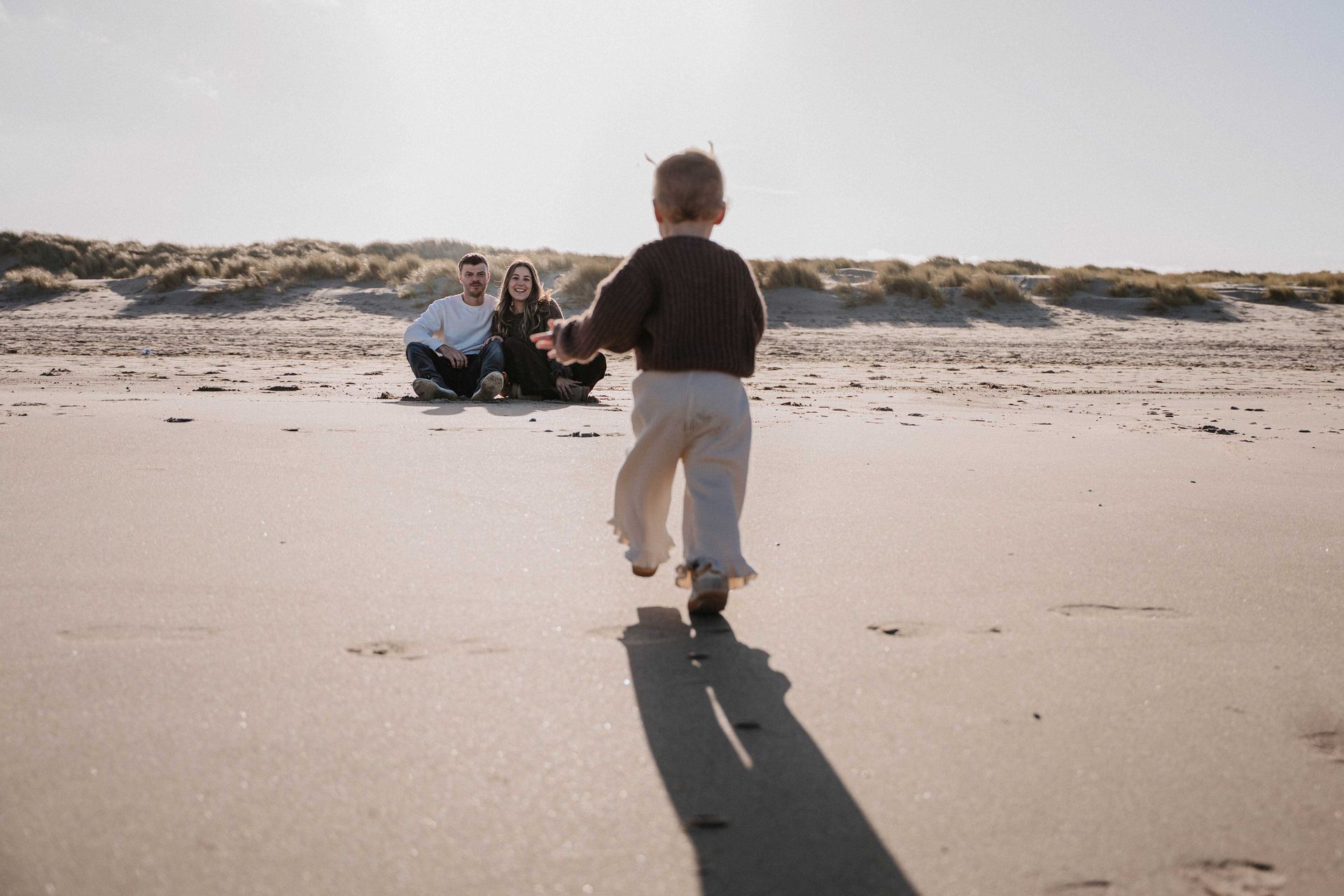 Lovedby.Yvon fotografie familie fotoshoot op strand zeeuws-vlaanderen, Zeeland