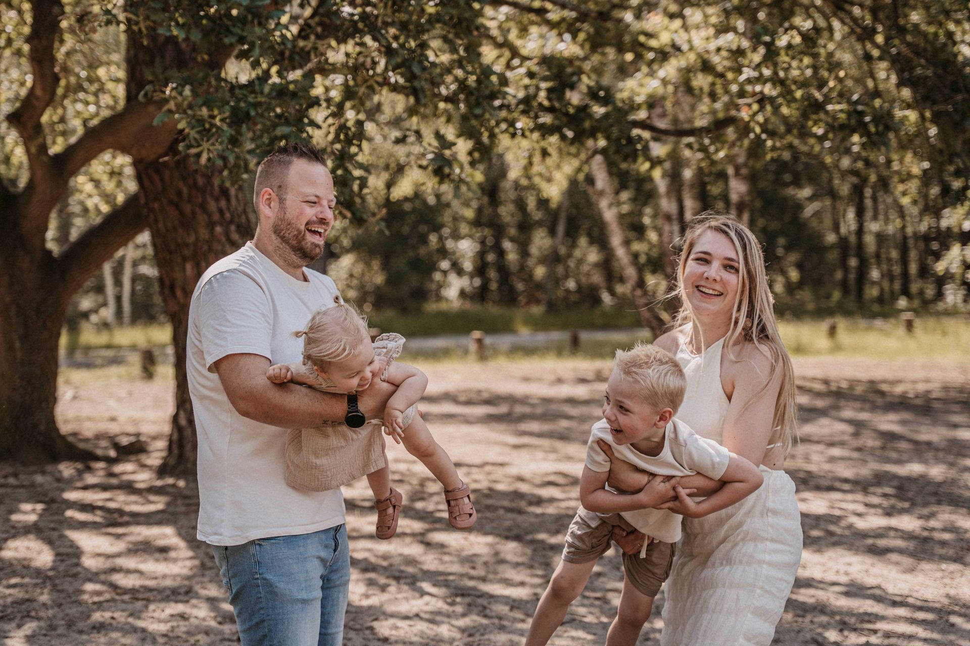 Lovedby.Yvon fotografie familie fotoshoot met eigen gezin 
