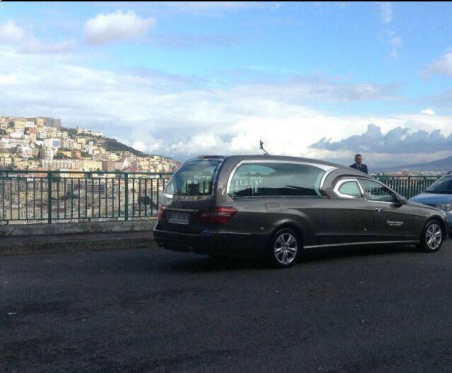 Autofunebre con autista