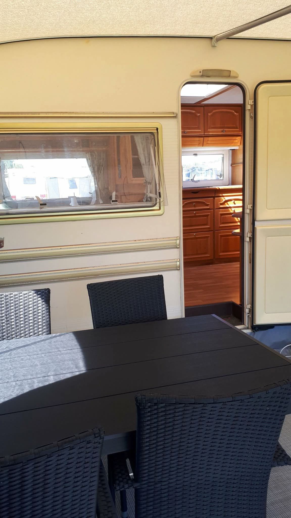 Comfortabele en charmante Tabbert Baronesse-huurcaravan.