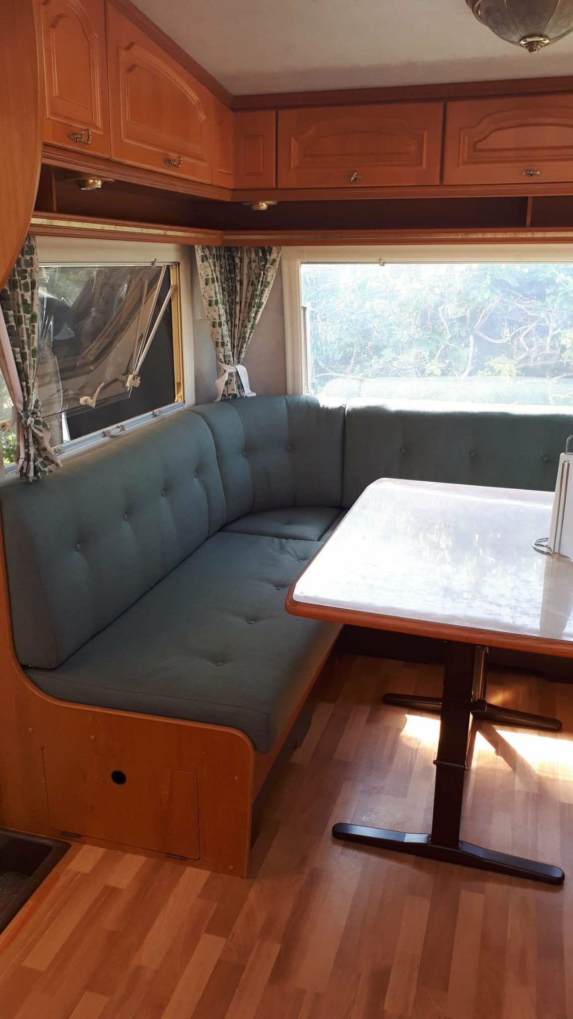 Comfortabele en charmante Tabbert Baronesse-huurcaravan.