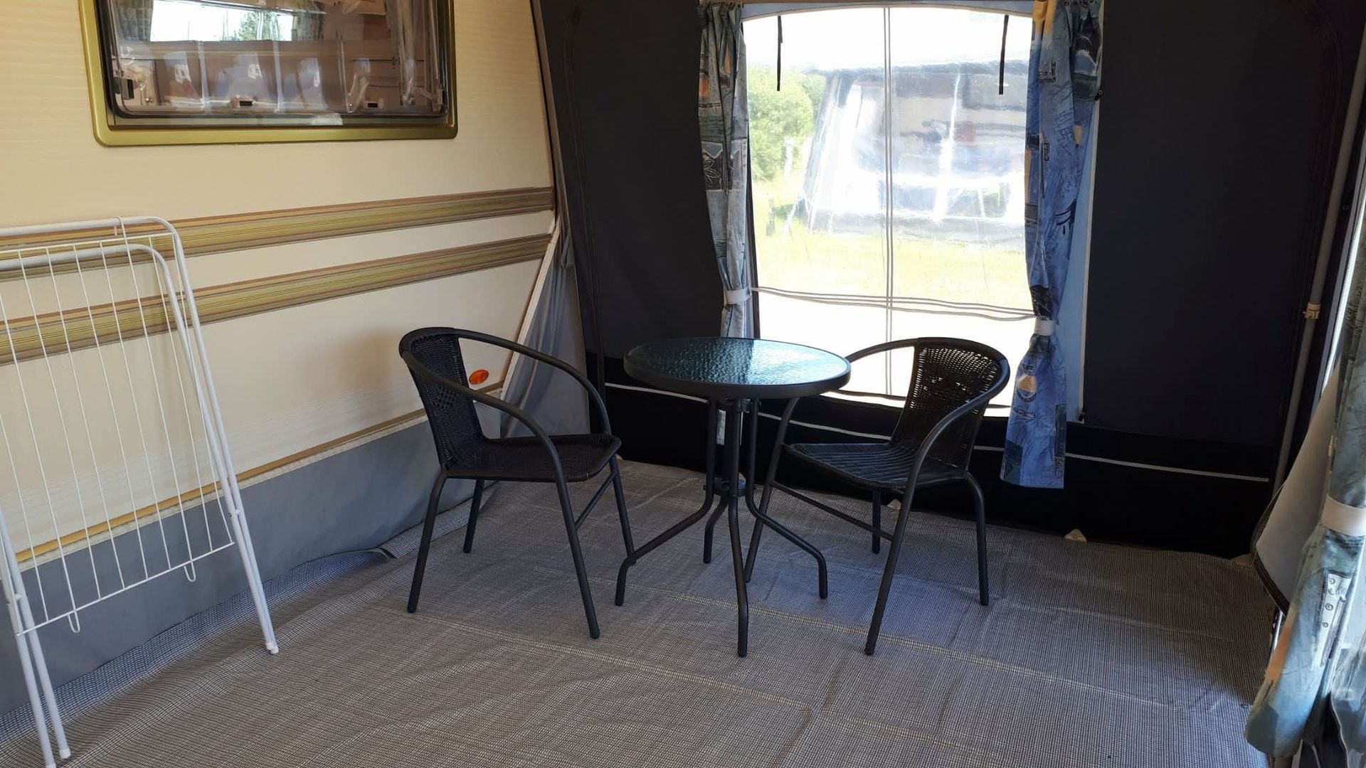 Comfortabele en charmante Tabbert Baronesse-huurcaravan.