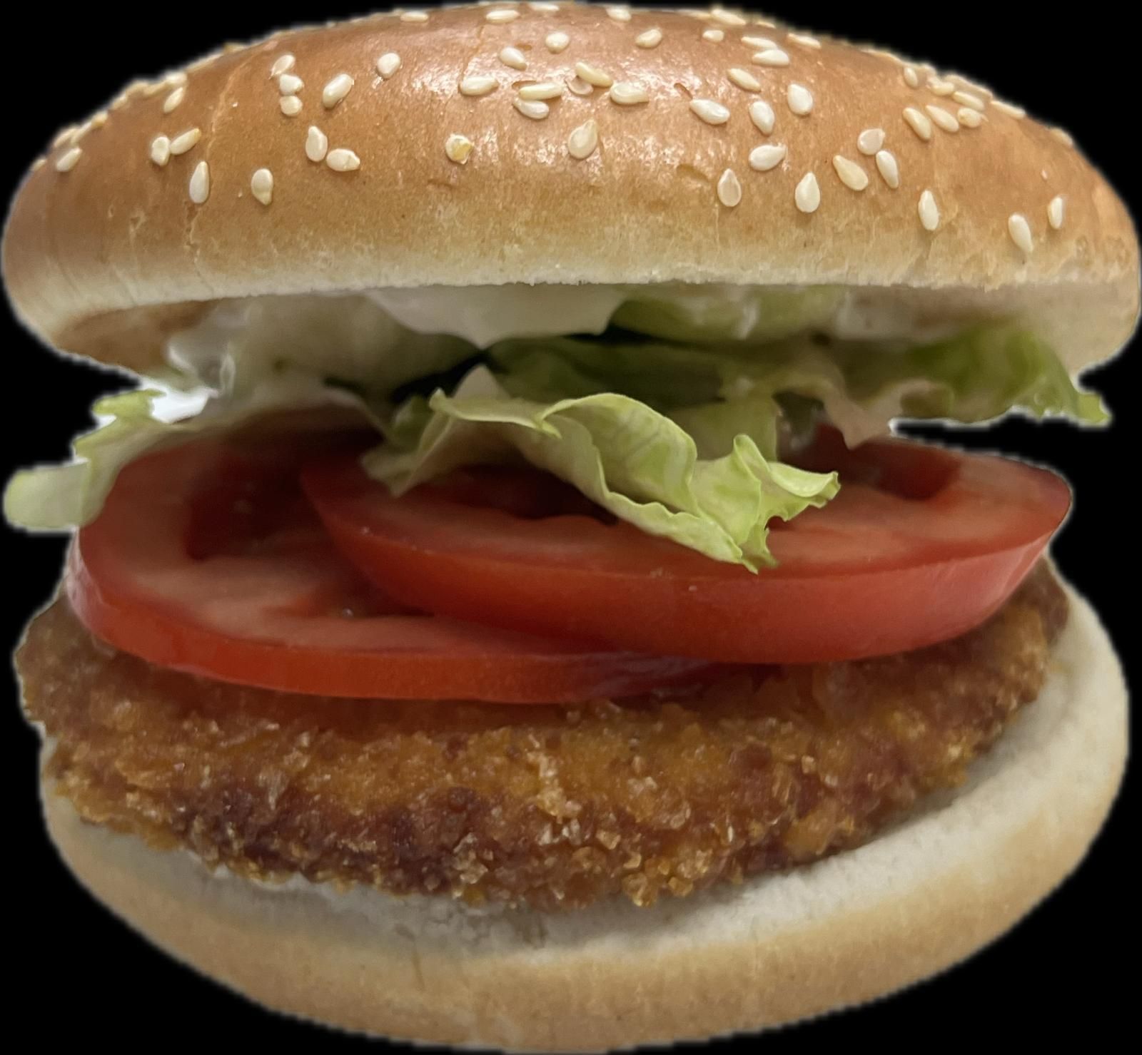 Hamburger con semi di sesamo, lattuga, pomodoro e una cotoletta impanata su uno sfondo semplice.