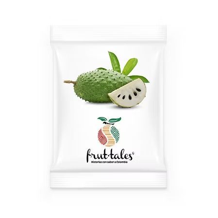 Paquete de snacks de fruta blanca con logotipo de chirimoya verde y fruta en rodajas