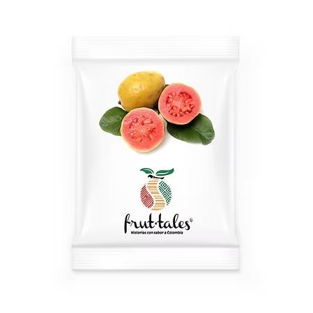 Bolsita de snack FruitTales con guayabas amarillas y rosas sobre fondo blanco.
