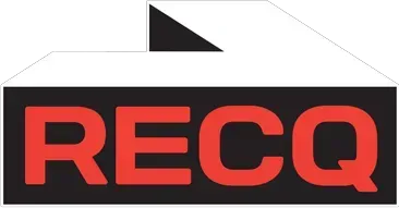 Logo RECO en lettres rouges sur un rectangle noir avec une forme blanche à coins pliés au-dessus.