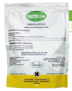 Bolsa blanca de herbicida agrícola Exactus 75 WG con etiqueta verde y banda de advertencia amarilla.