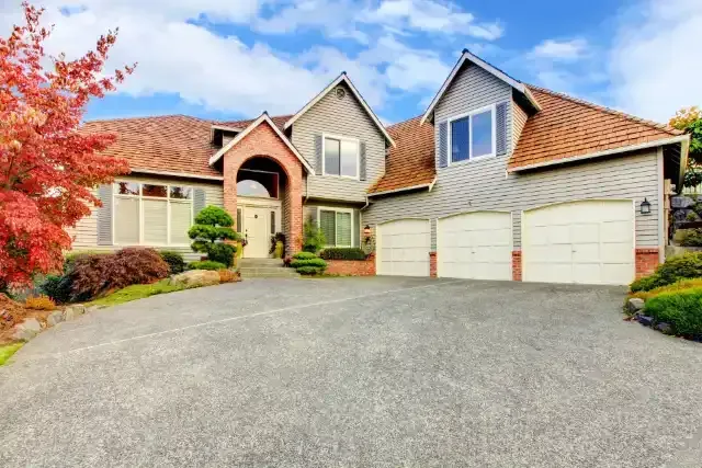 A large house with a large driveway in front of it in Vancouver Washington. Concrete Driveway by Nava Concrete LLC