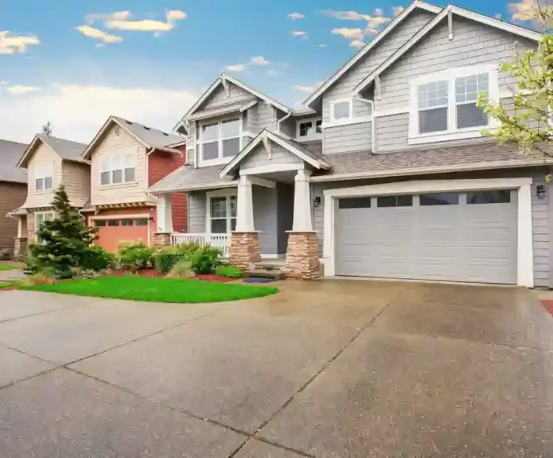 Smooth concrete driveway leading up to a suburban home, expertly crafted by Nava Concrete LLC in Vancouver, Washington.