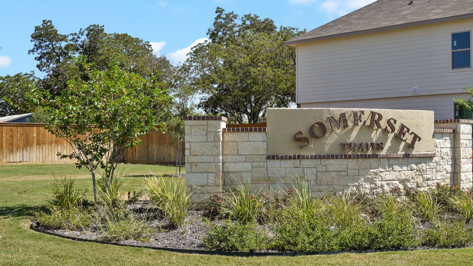 Somerset Trails community monument