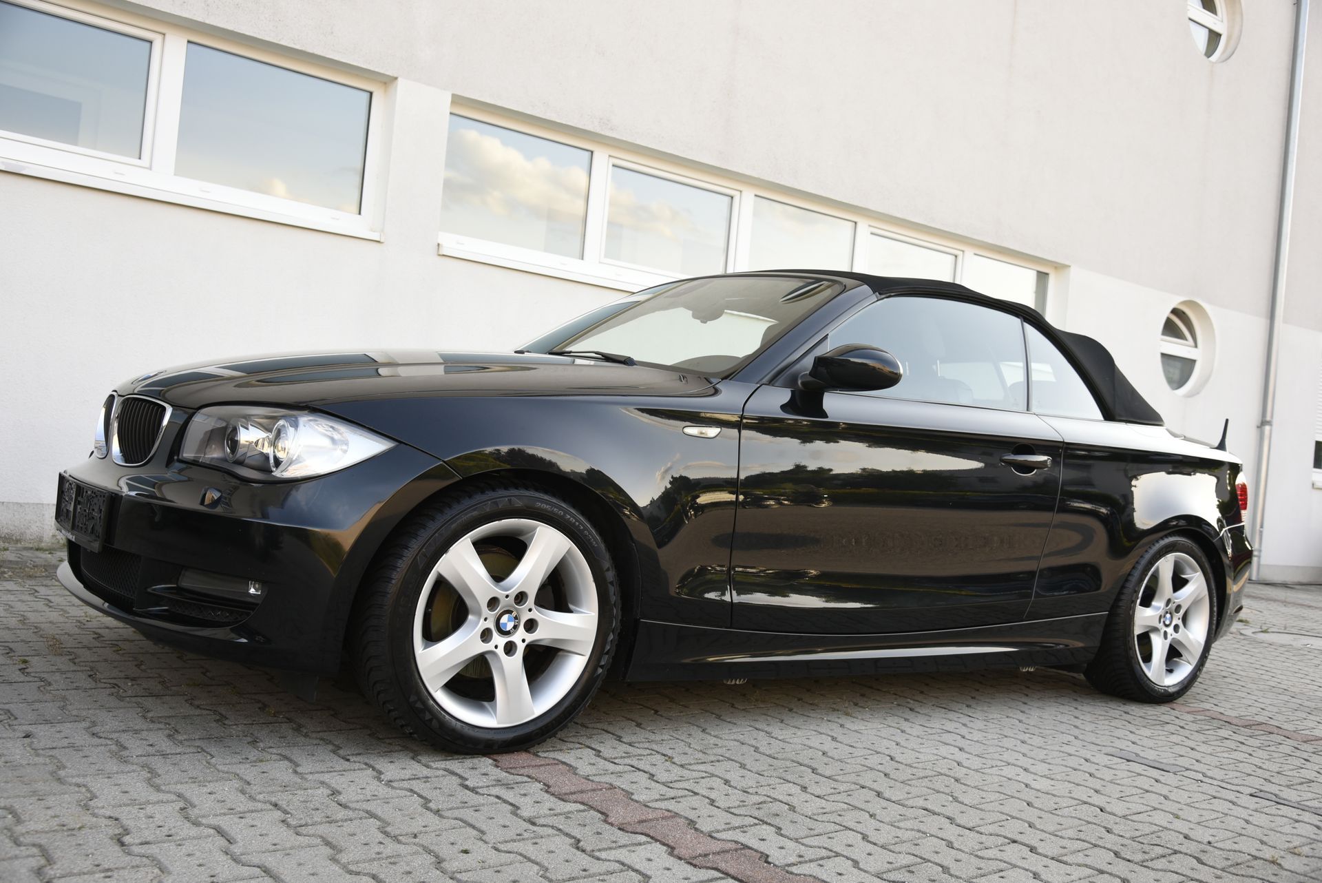 schwarzes Auto