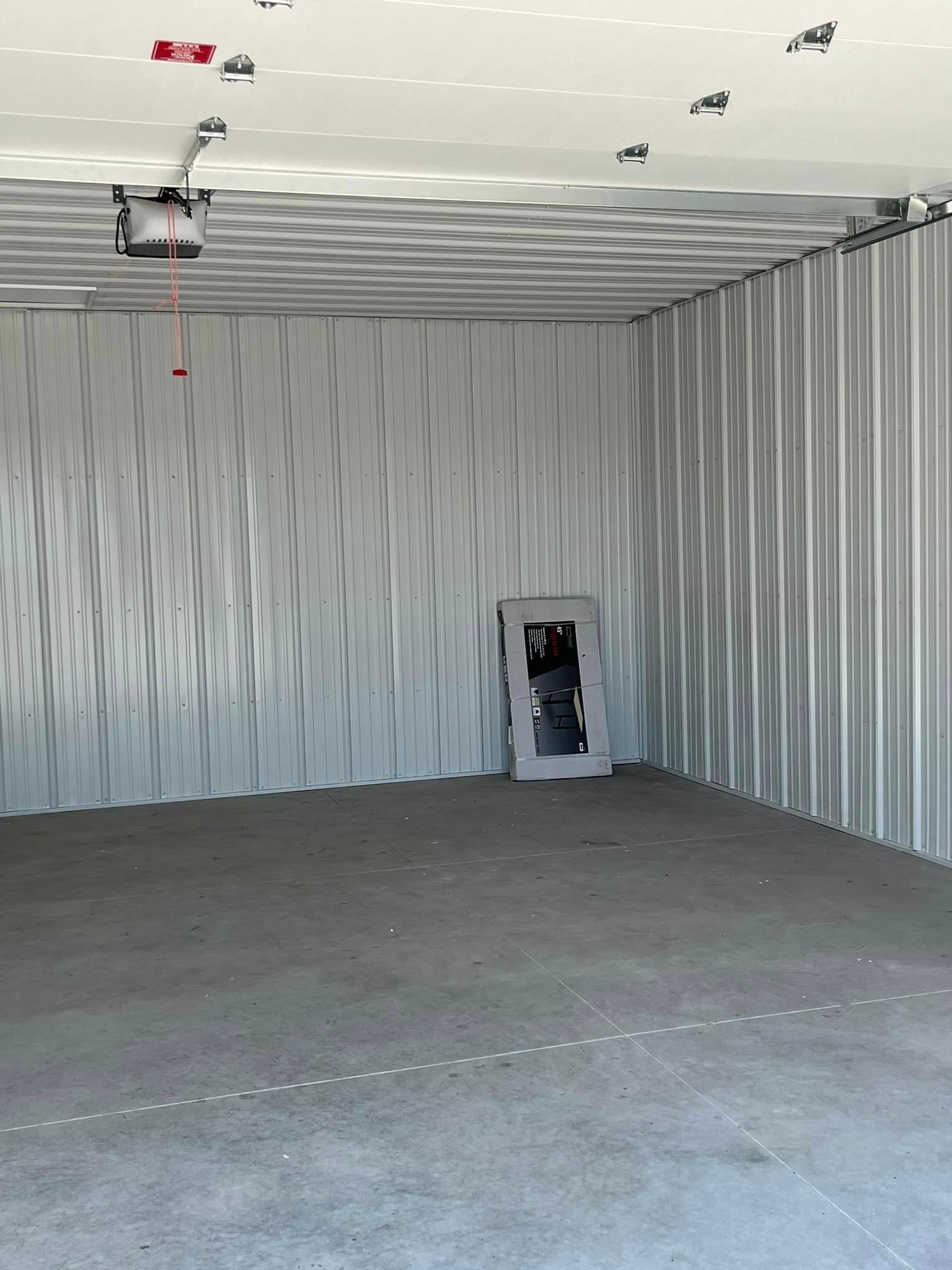 Nice white metal walls — Boone, IA — Zellmer Buildings