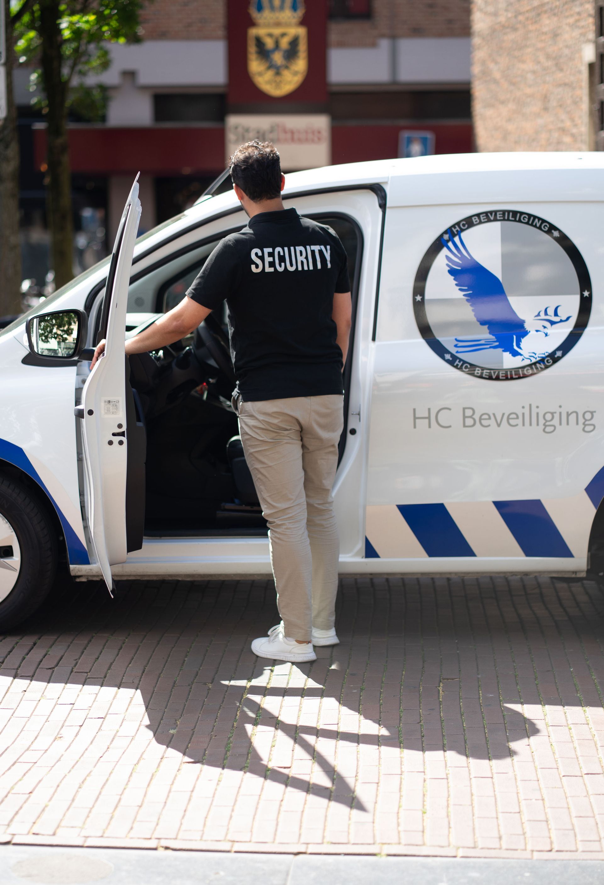 foto van een beveiligingsbeambte voor de functie van fiscaal parkeercontroleur (BOA) in Nijmegen