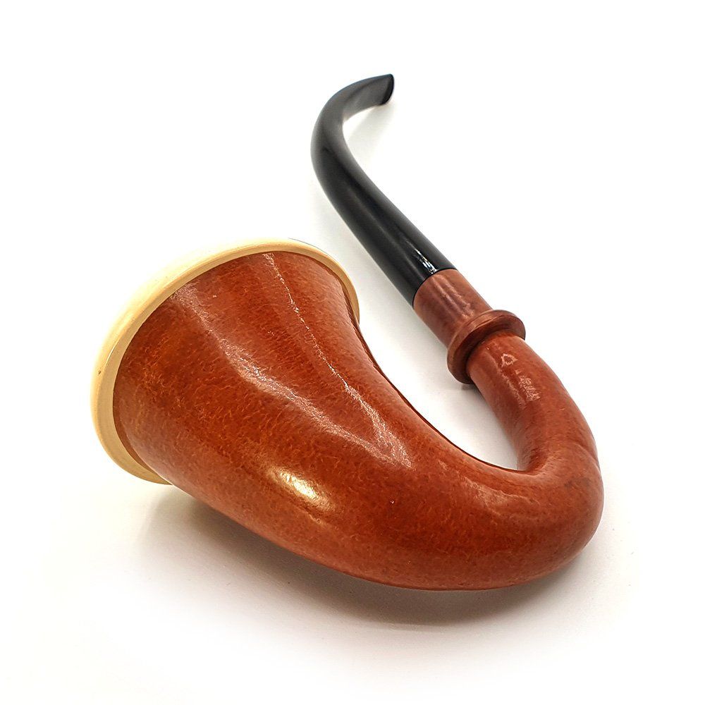 Una pipa marrone con un bocchino nero e un tappo bianco