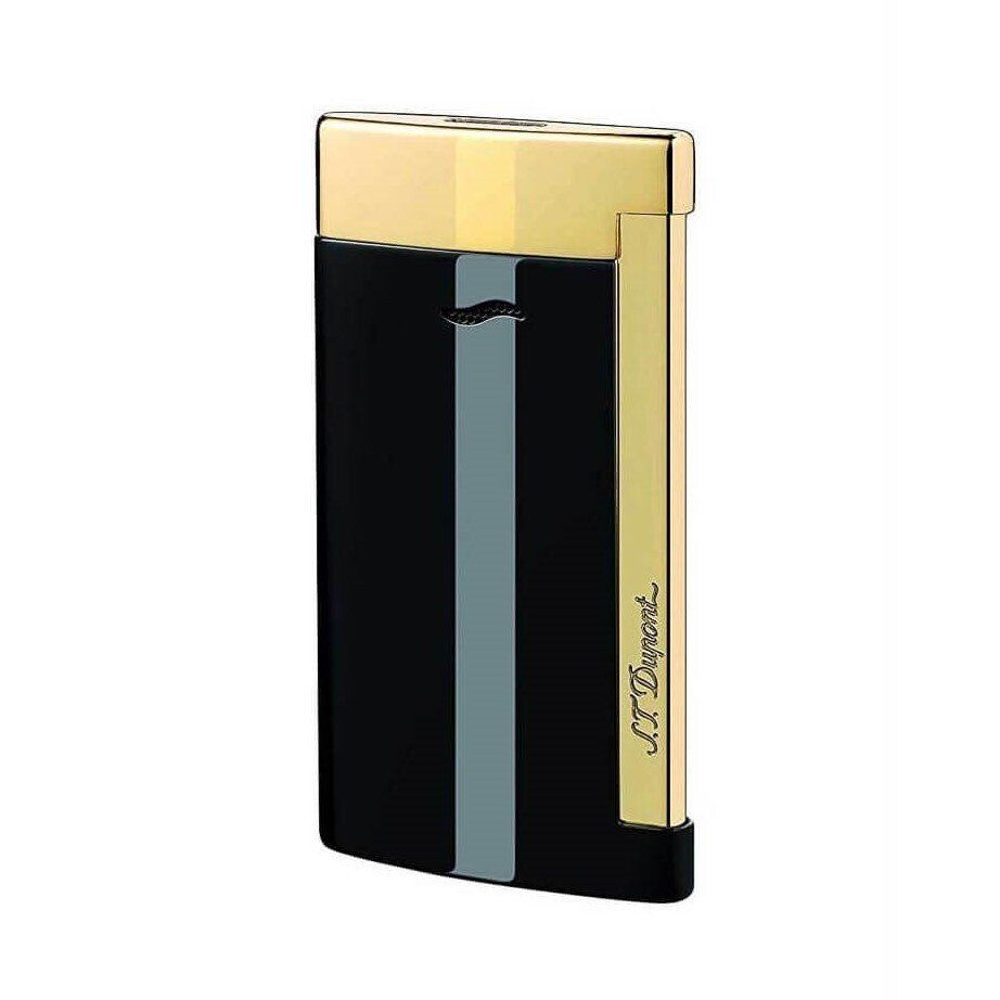Un accendino St. Dupont nero e oro su sfondo bianco