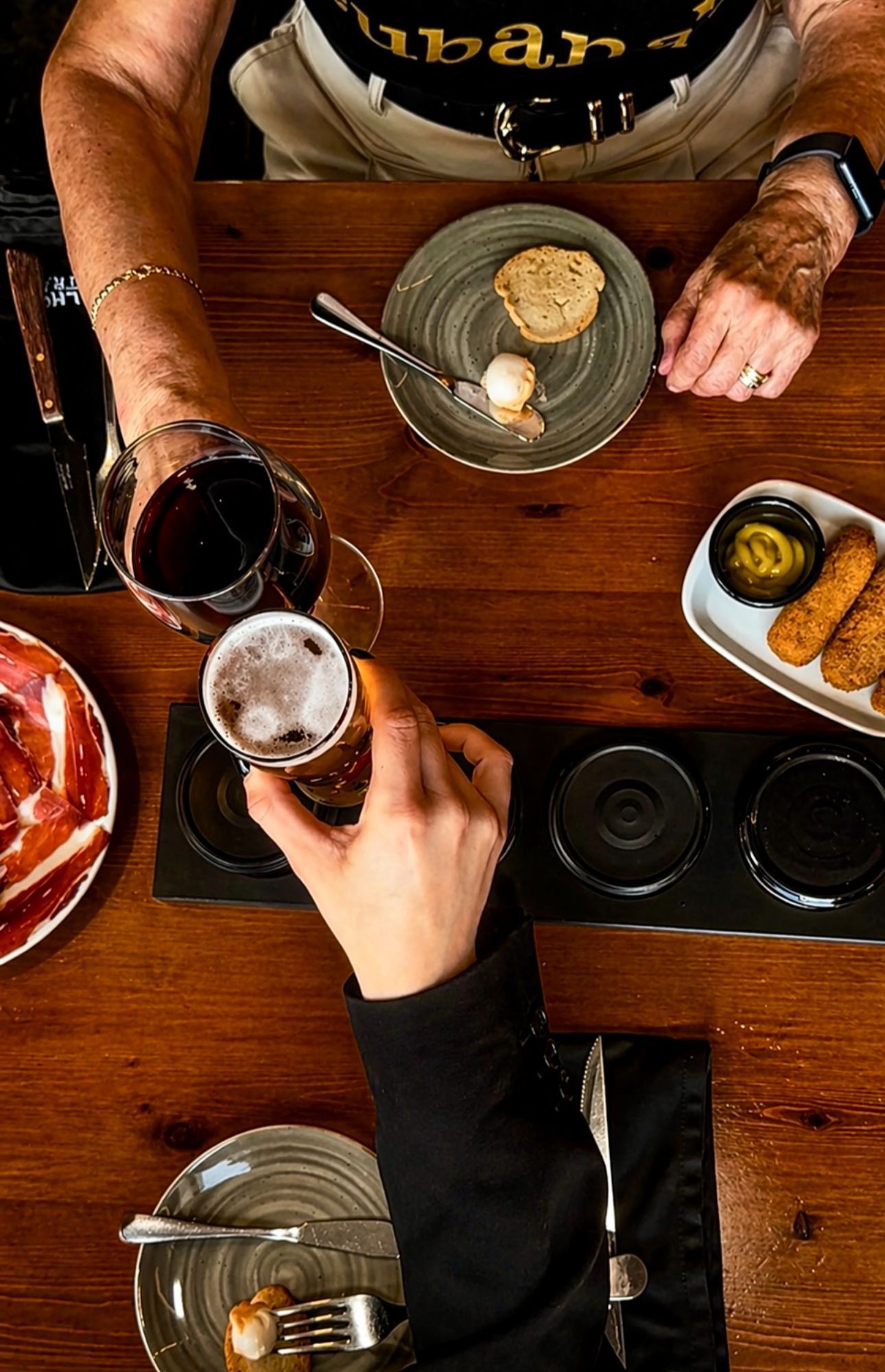 brinde de vinho e cerveja