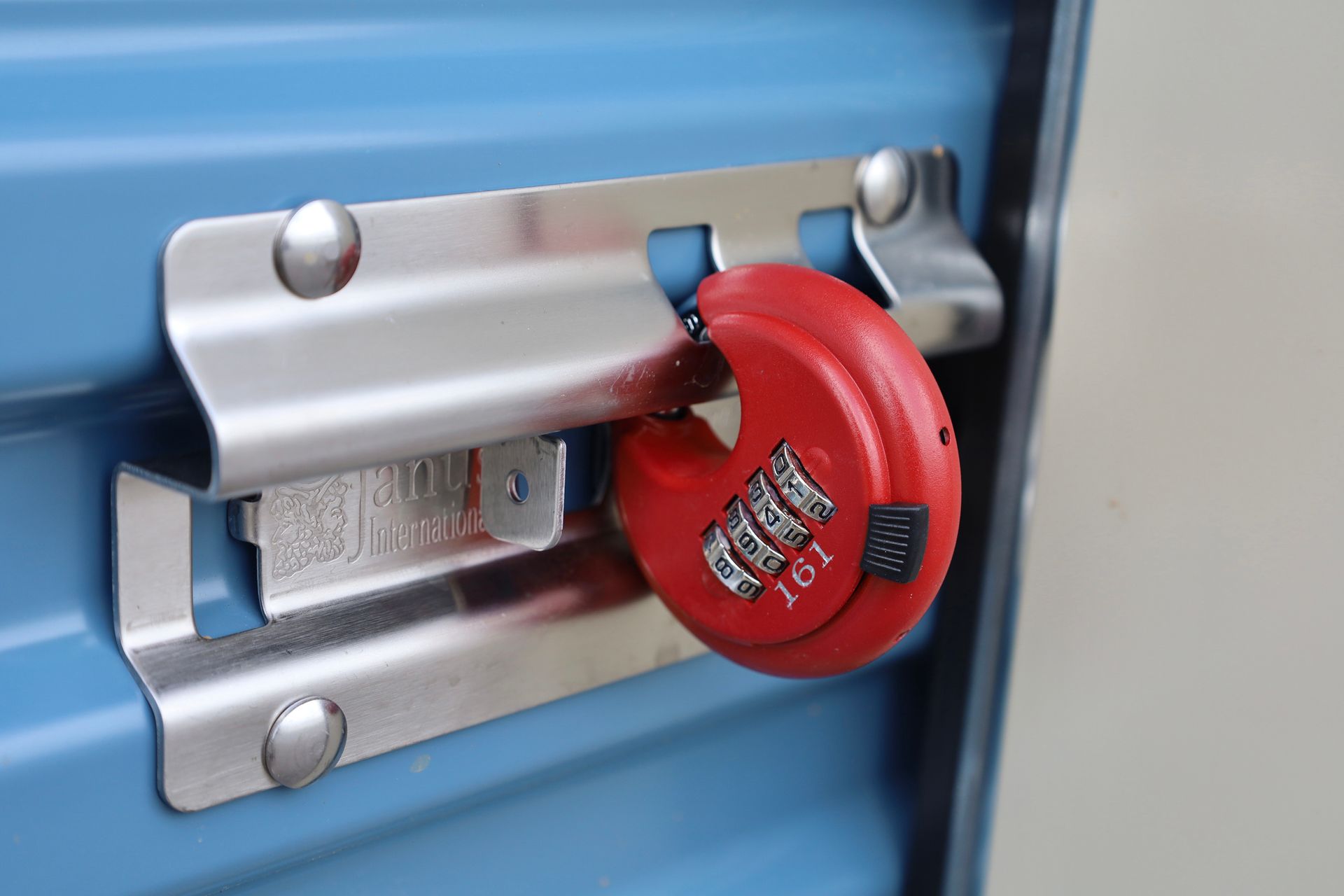 A picture of a self storage lock securing a self storage unit in Murray Kentucky