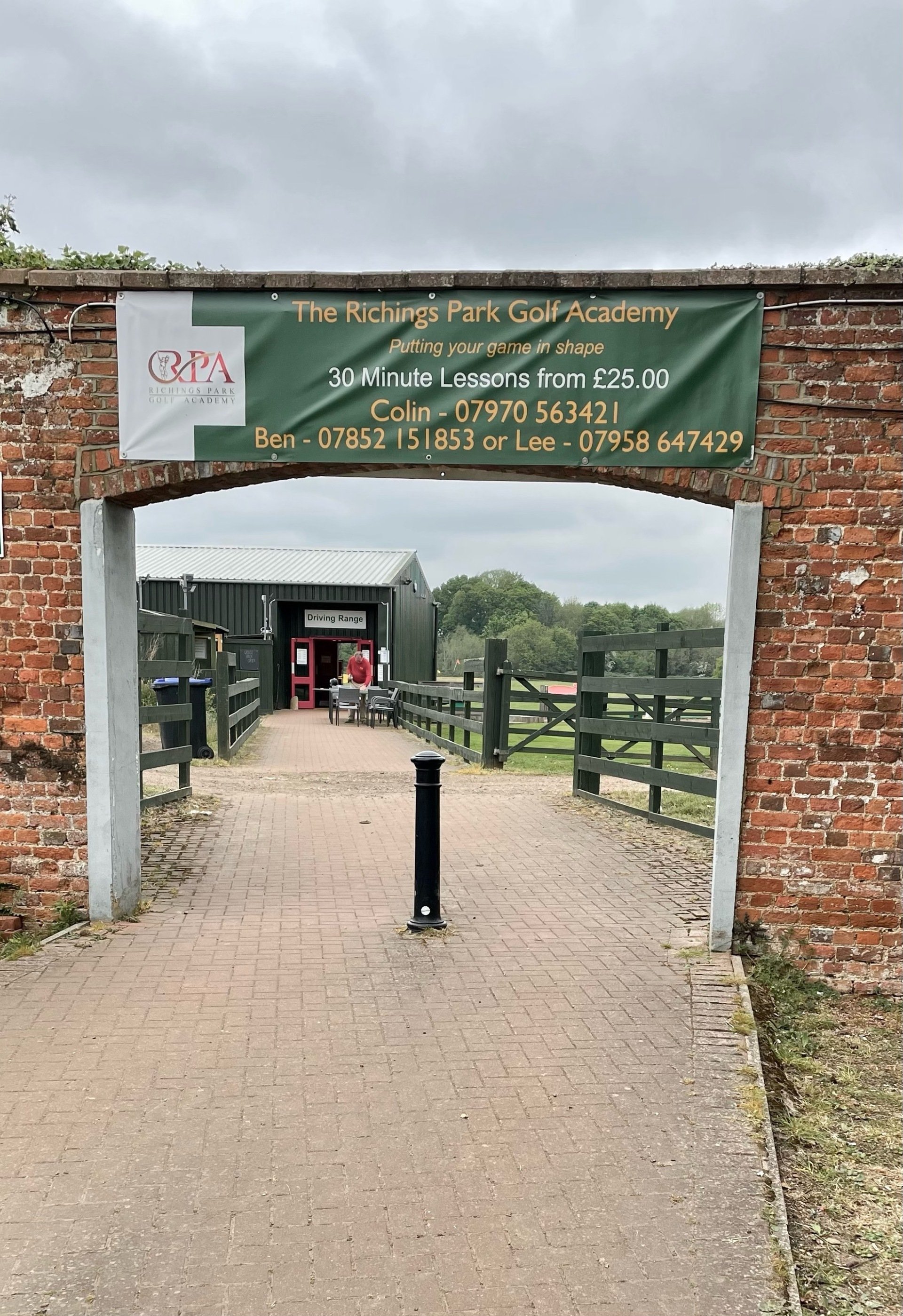 Richings Park Golf Academy is located in Iver.