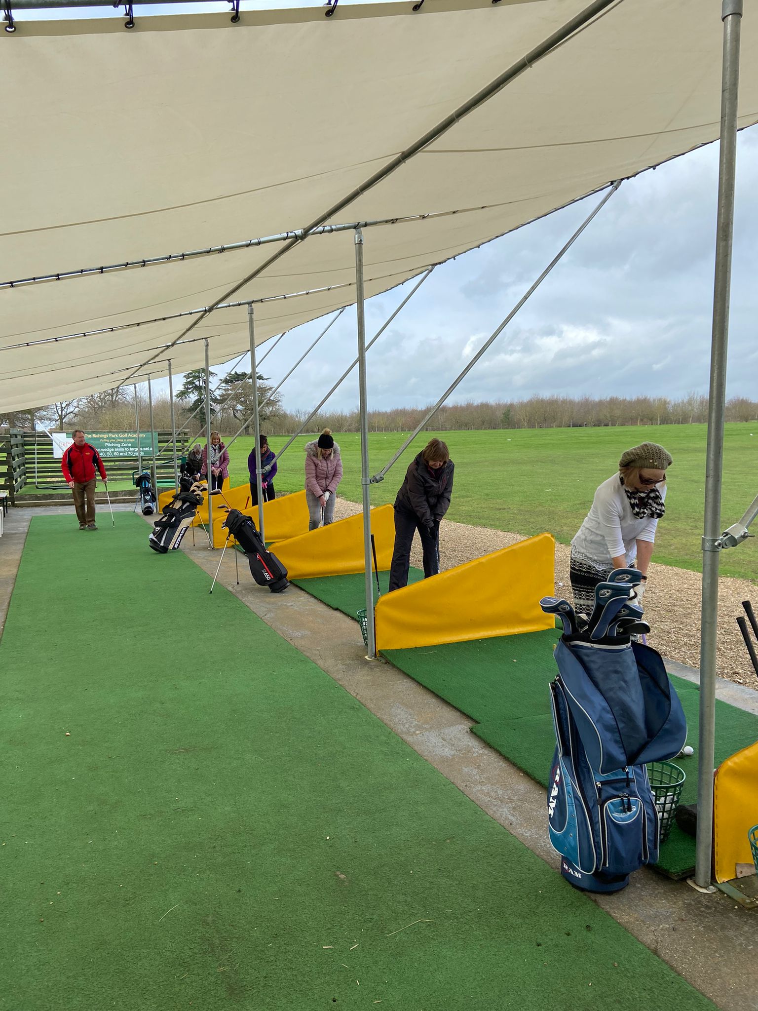 Richings Park Golf Academy is located in Iver.