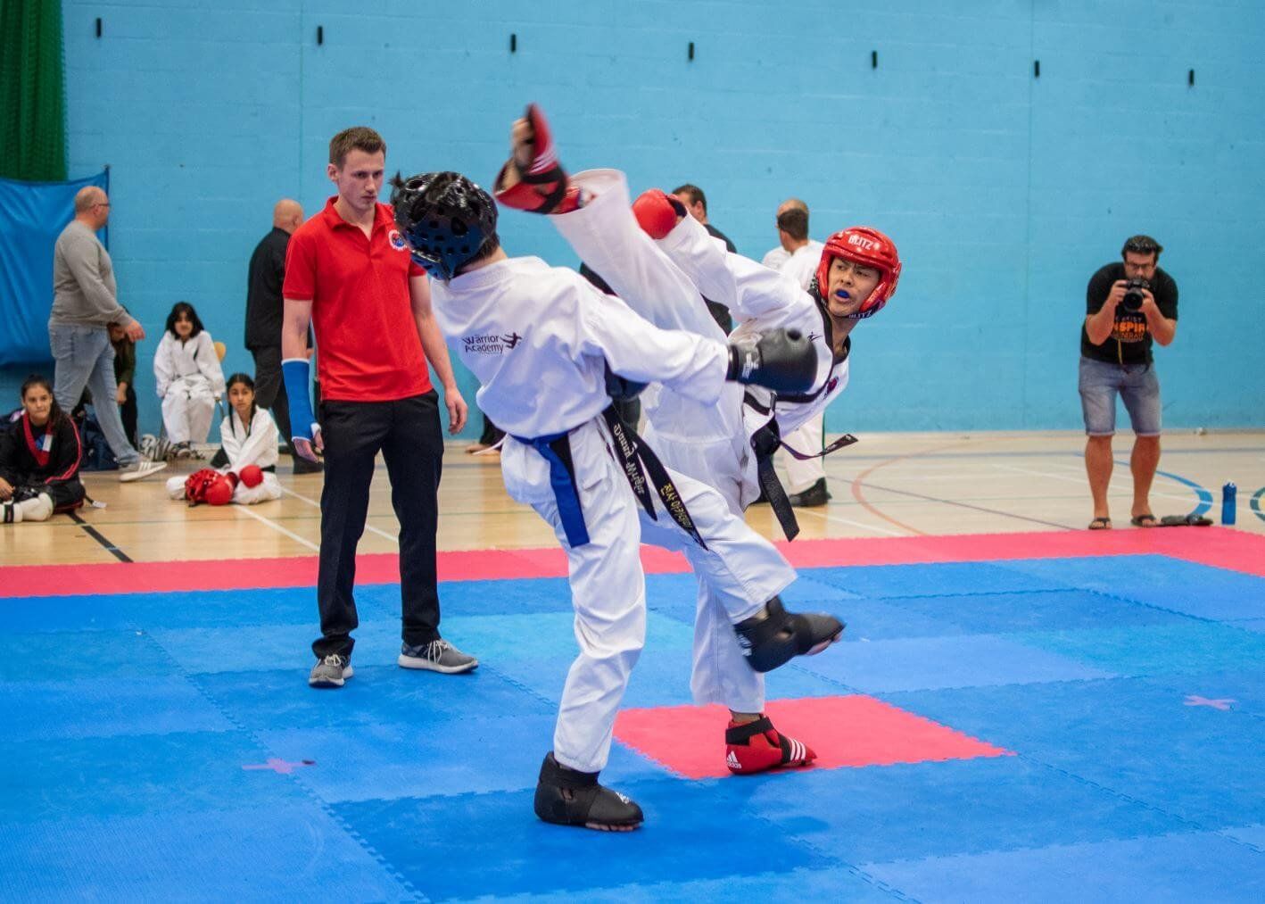 sparring - high hooking kick