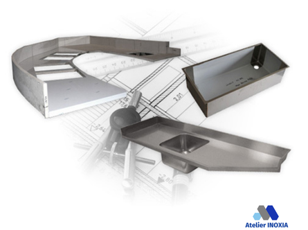 Un gros plan d'un dessin d'une chaise sur un morceau de papier.