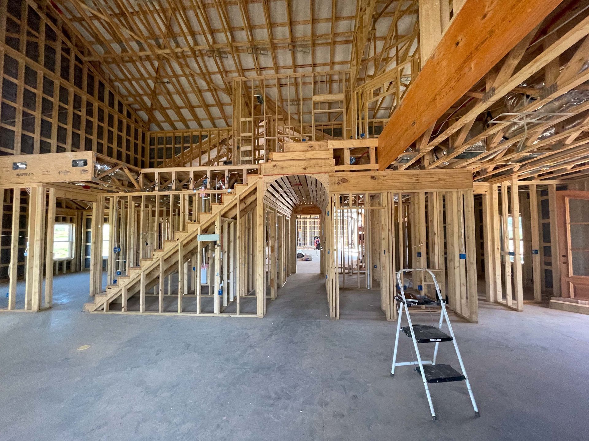 A ladder is sitting in the middle of a building under construction.