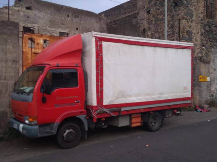 Camion telonato a noleggio per lavori edili