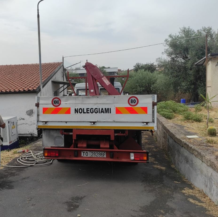 Noleggio camion con gru