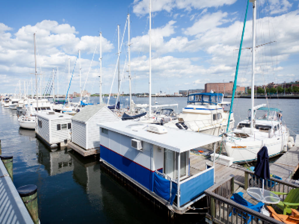 Bed & Breakfast Afloat