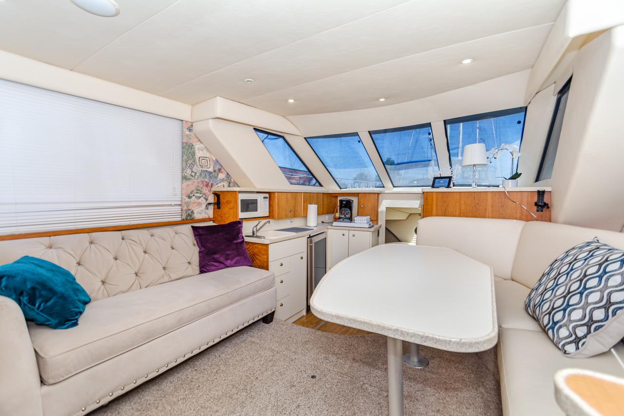 Bed & Breakfast Afloat