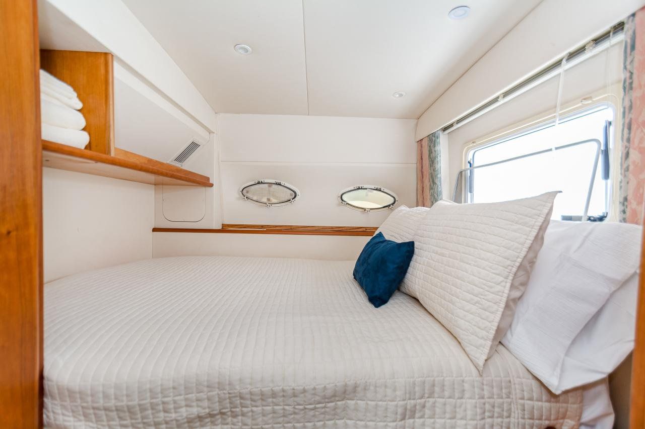 Bed & Breakfast Afloat