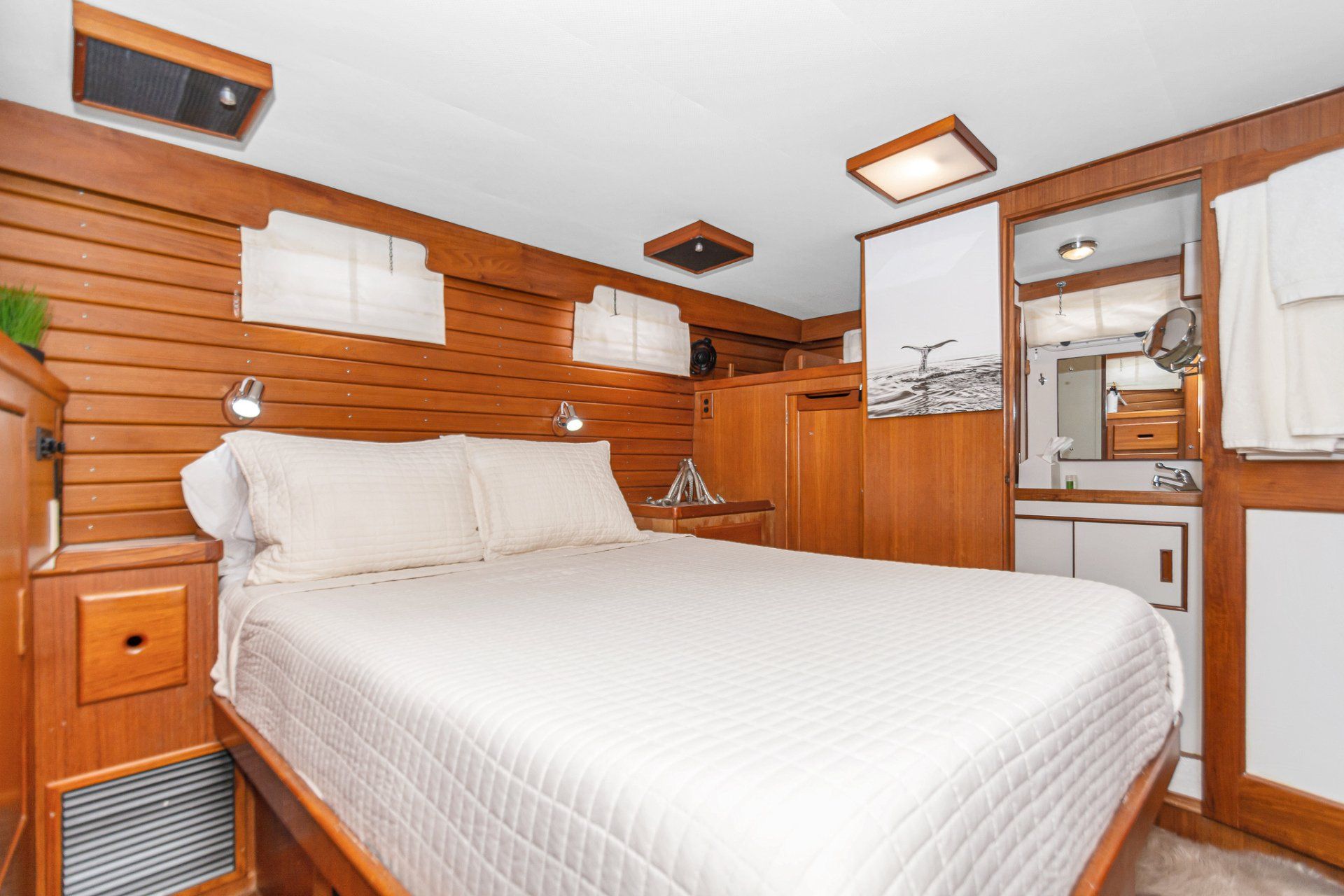Blue Water Aft Cabin with access to ensuite bath