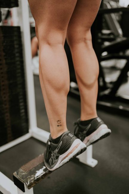 Calf raise exercise that strengthens the calf muscle pump for varicose veins, LEDAS vein health guide