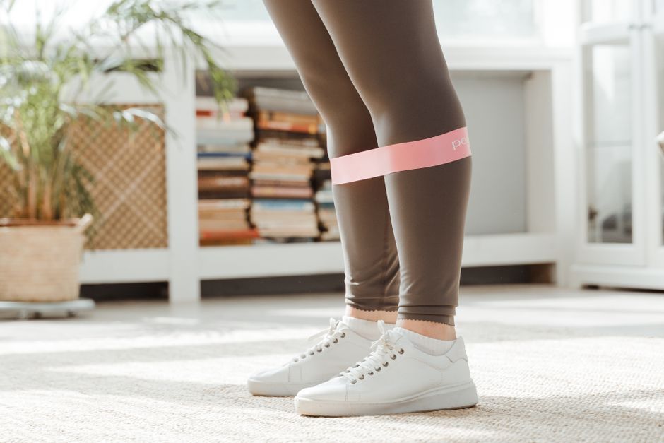 Putting on medical compression stockings correctly, guide from LEDAS vein clinic Busan