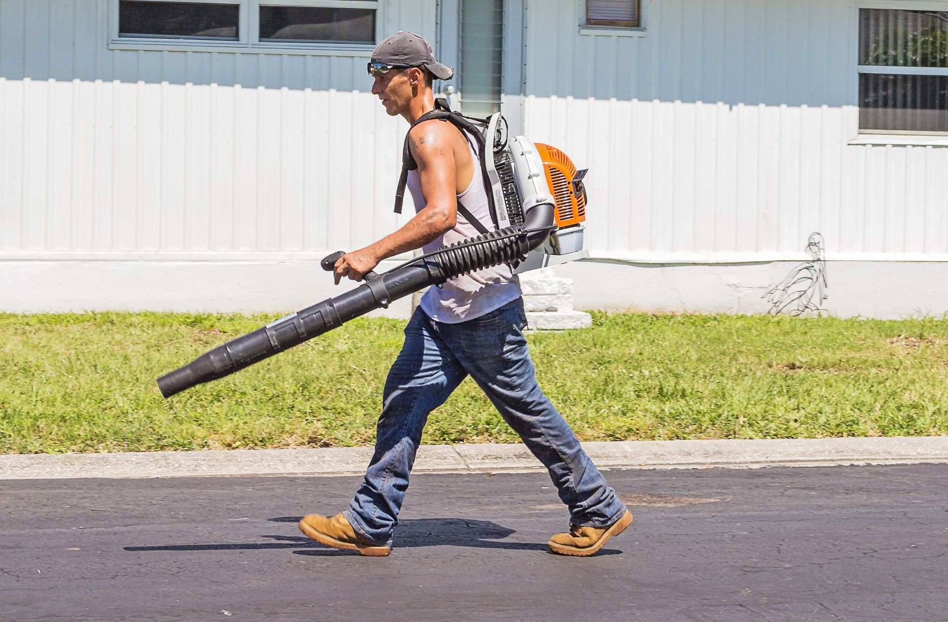 landscaping maintenance professionals