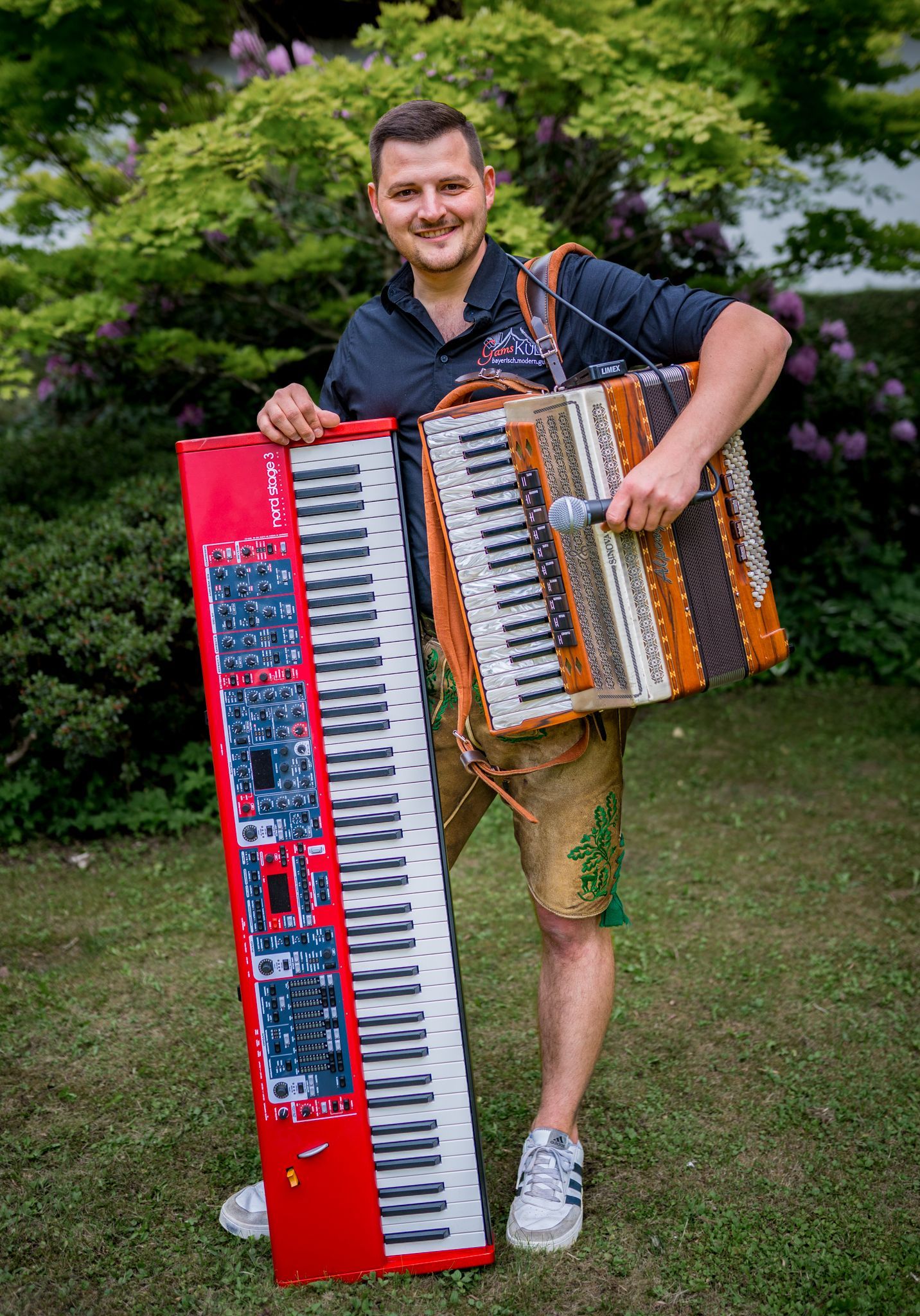 Jojo mit Instrument