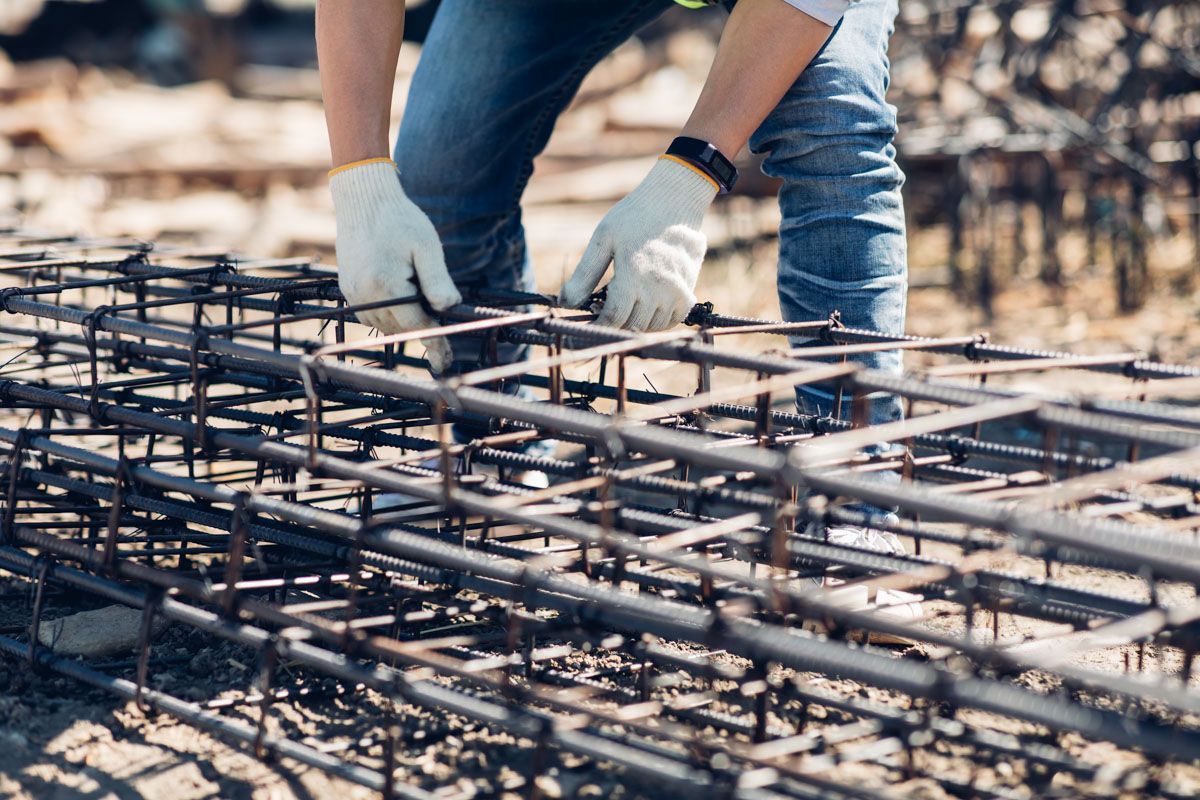 Reinforcing mesh and rods