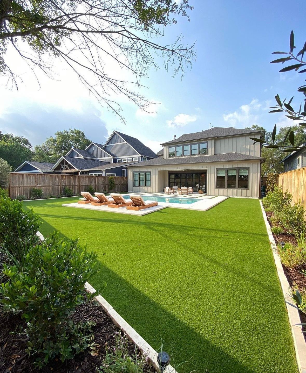 House With Large Pool