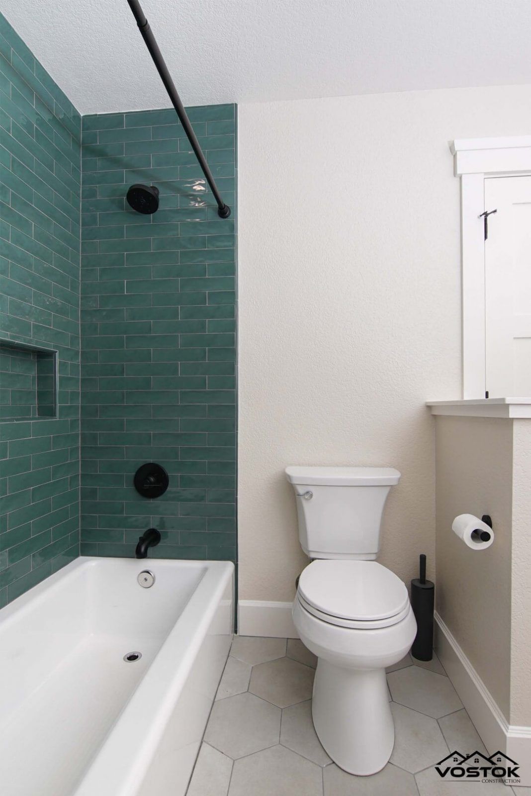 A bathroom with a toilet , bathtub and shower.