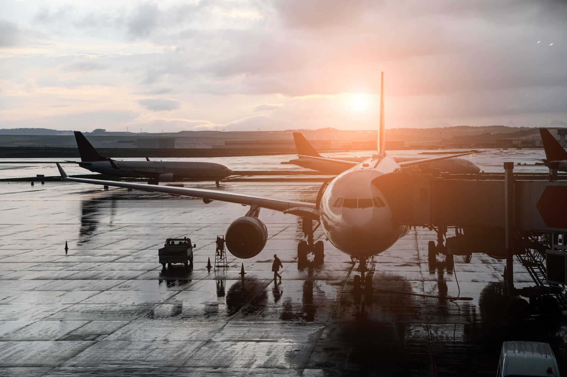 aereo fermo sulla pista dell'aeroporto Milano Malpensa