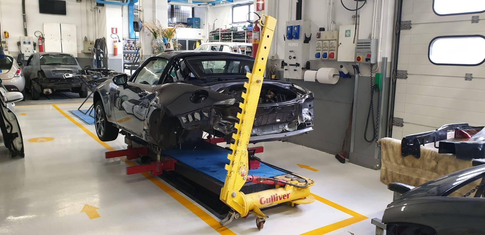 attrezzature riparazione auto