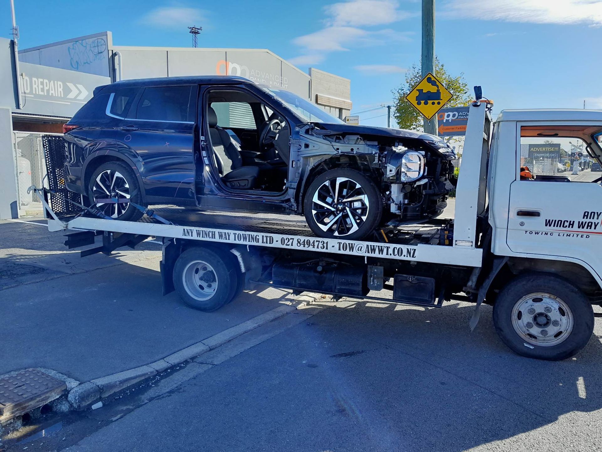 Range Rover being taken to car repairs 