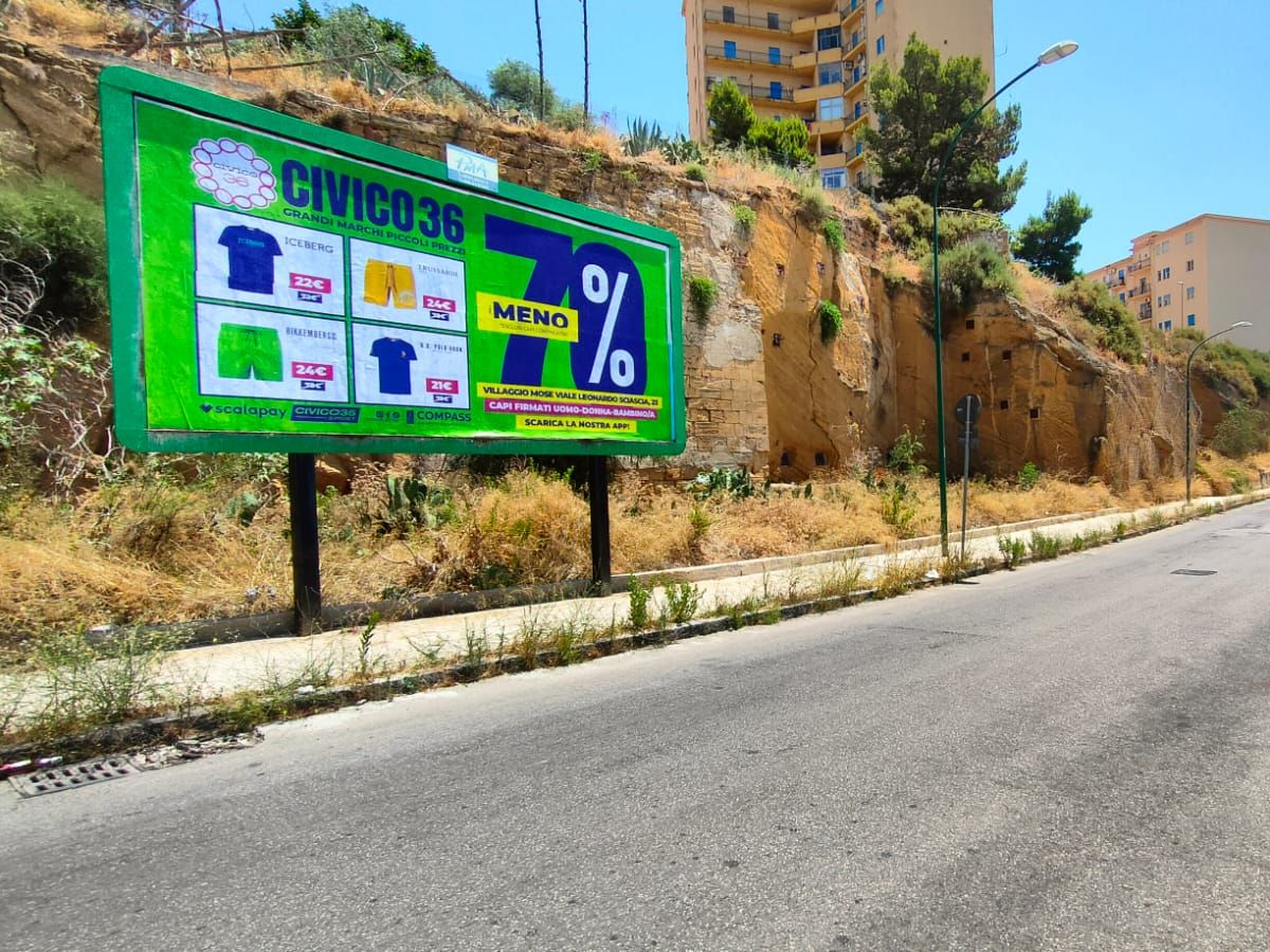cartellone pubblicitario verde di CIVICO 36