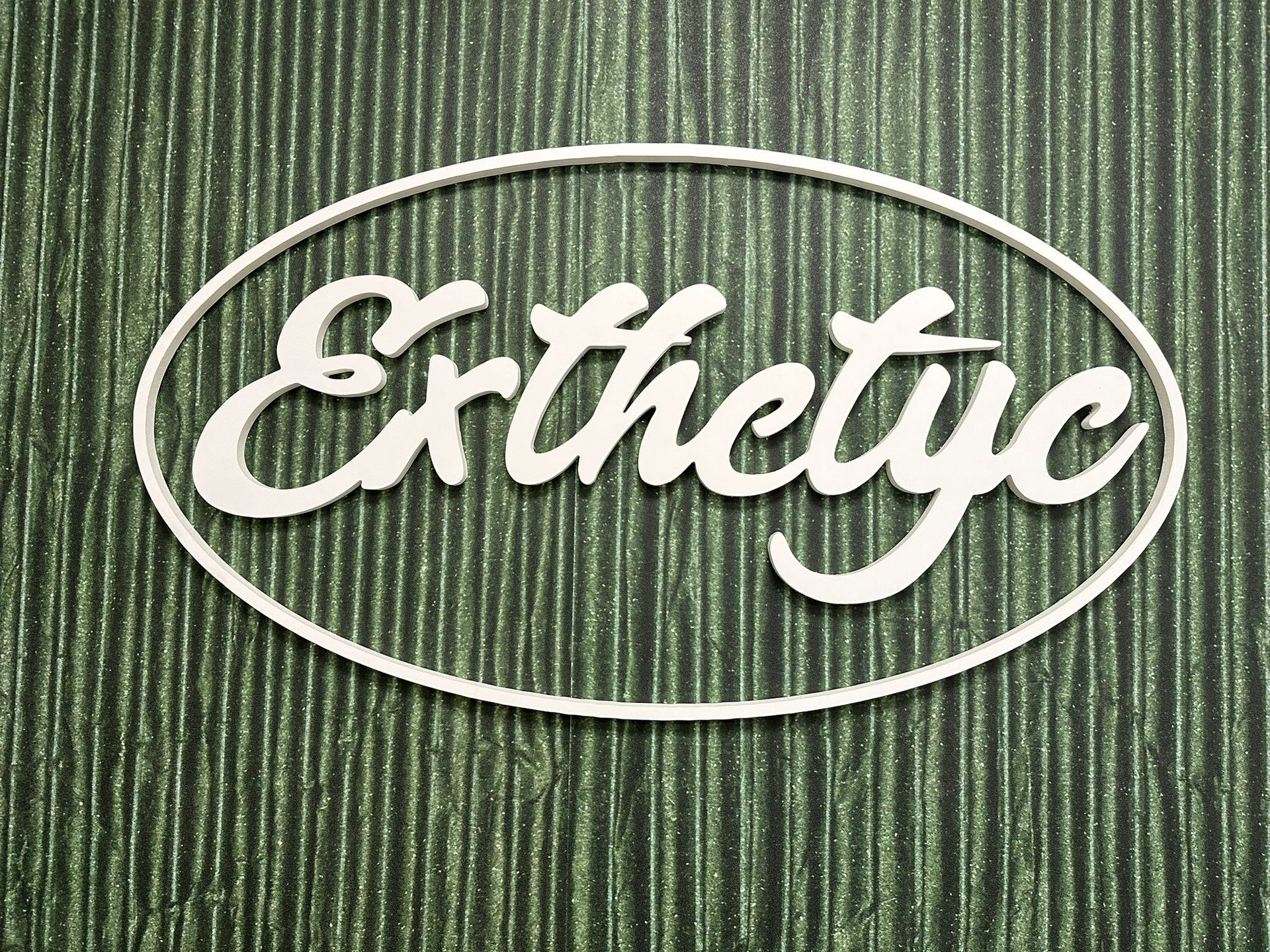 cartello con logo