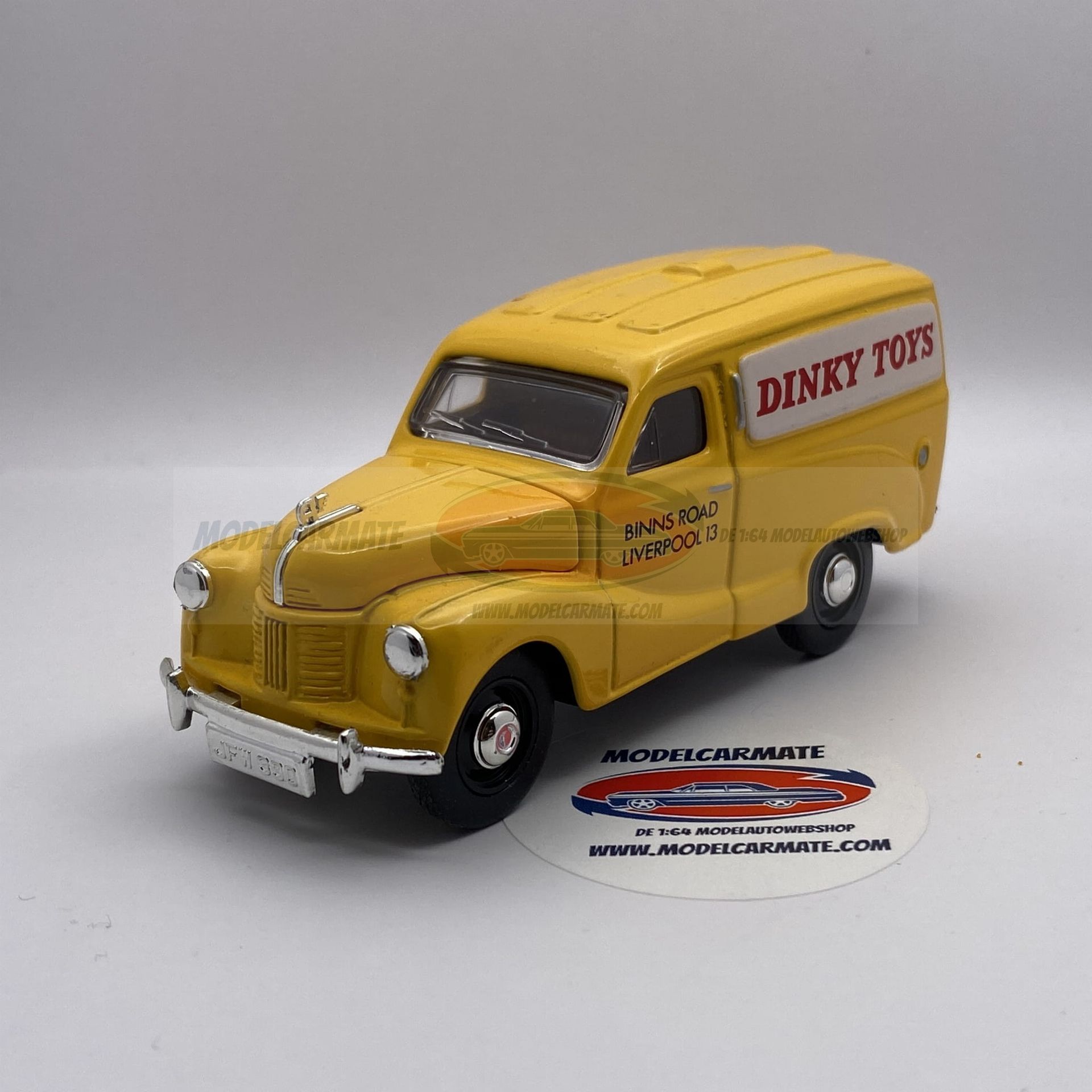 Chrysler Town & Country vert clair (Vitesse) 1/43e Chrysler Town & Country vert clair (Vitesse) 1/43e