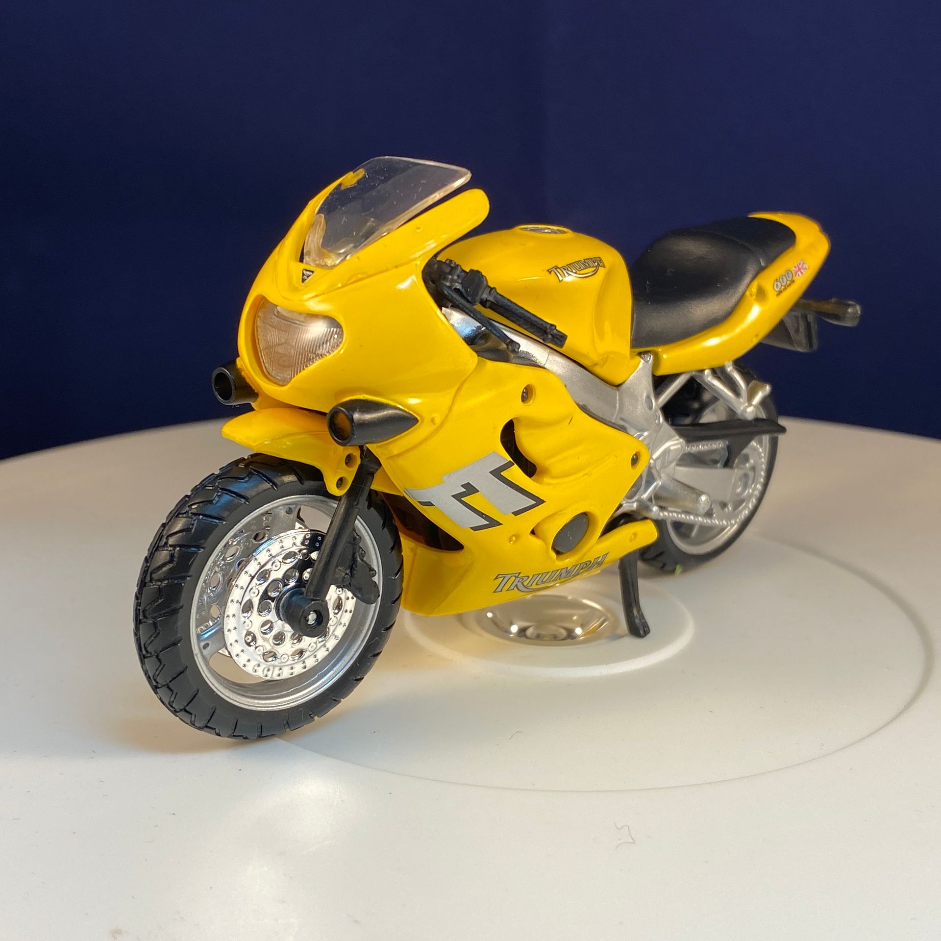 Bburago Triumph TT600