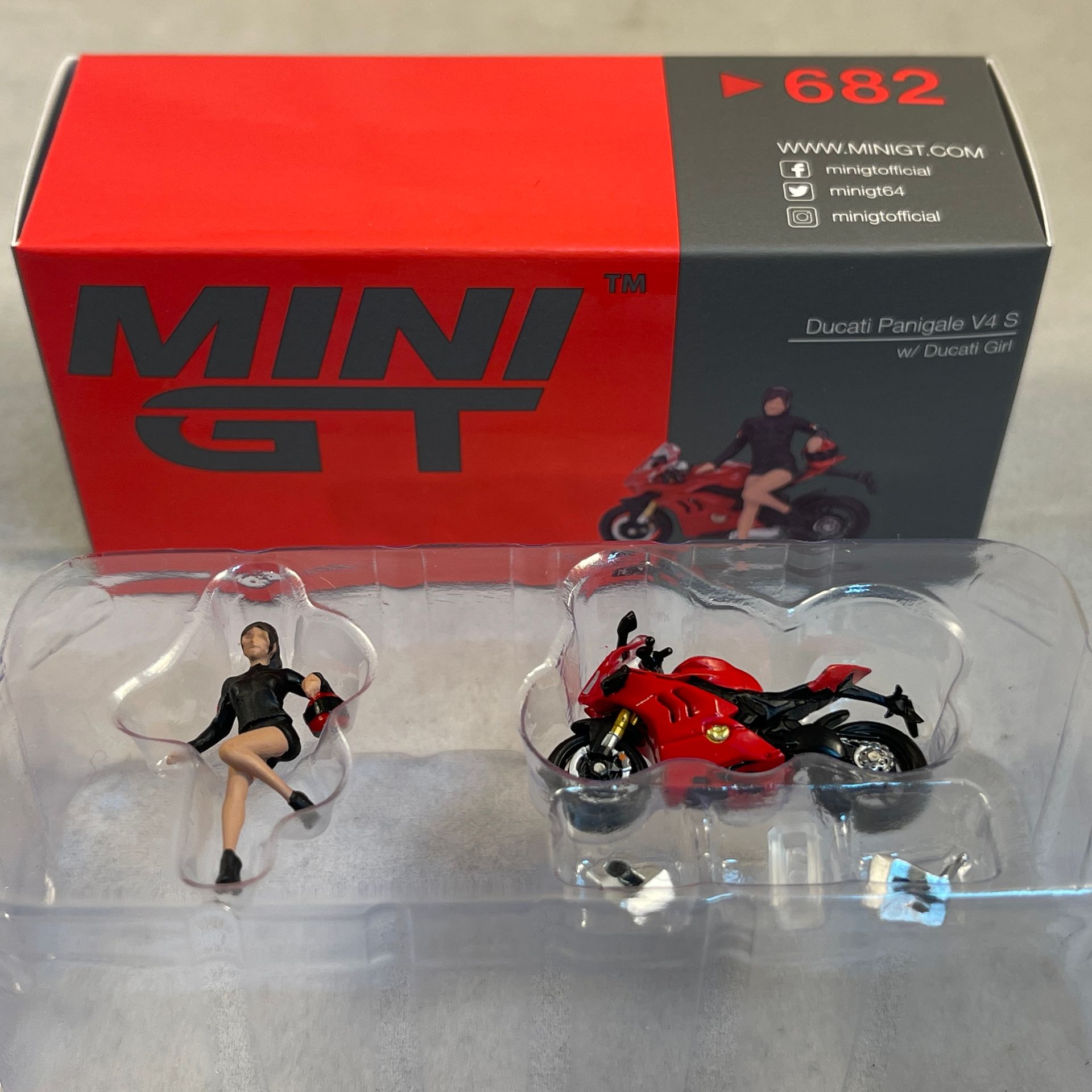 Mini GT- Ducati Panigale V4 S with  Ducati Girl #682